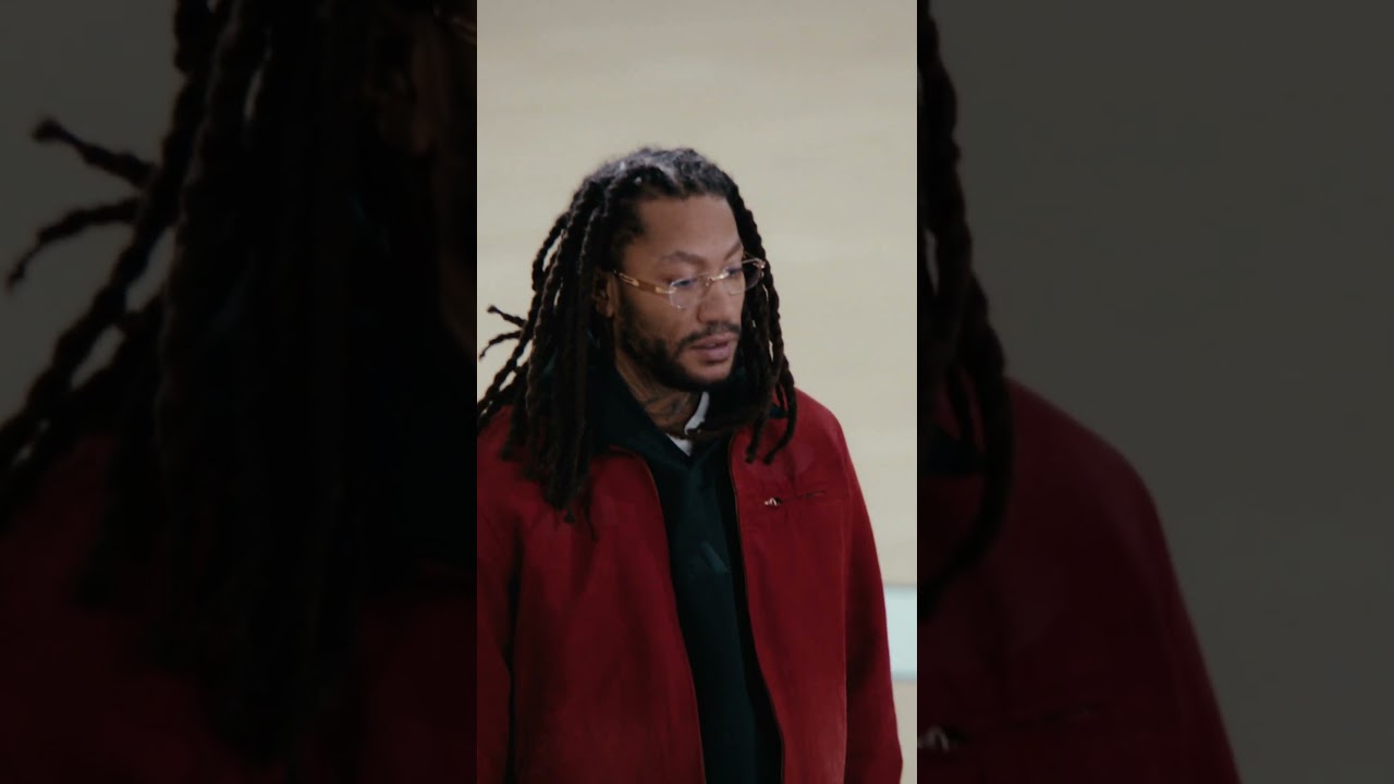 D-Rose's first look at his #1 banner 🌹 ##chicagobulls #nba #shorts #basketball