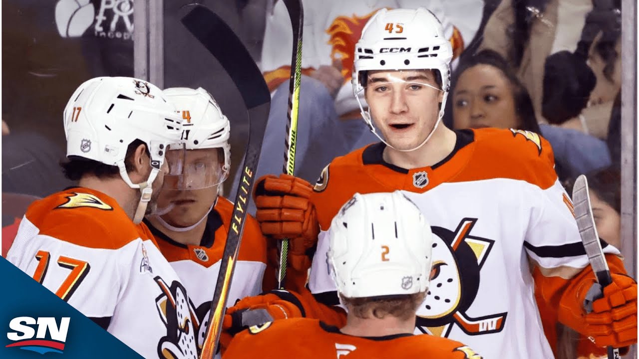 Ducks' Rookie Beckett Sennecke Nets First Career Hat Trick Vs. Flames