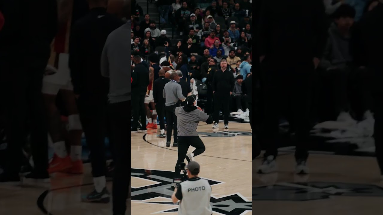 Straight cash from off the shot clock 🏦  #spurs #nba #sanantonio