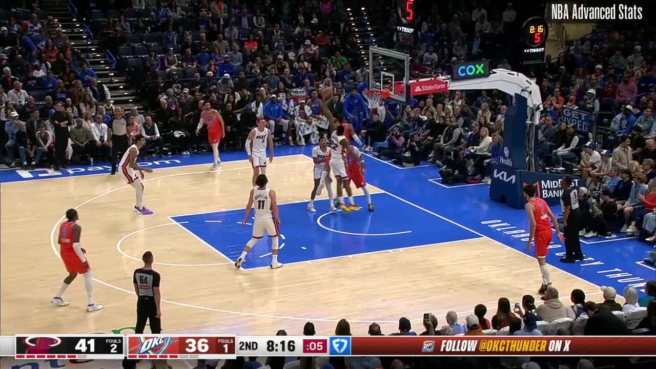 [Highlight] Aaron Wiggins elevates and throws down the hammer over the Miami Heat