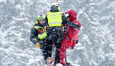 Lindsey Vonn airlifted from course after crash in final downhill before the Olympics