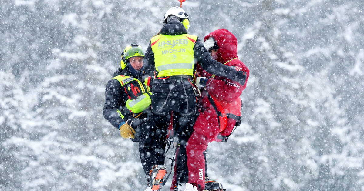 Lindsey Vonn airlifted from course after crash in final downhill before the Olympics