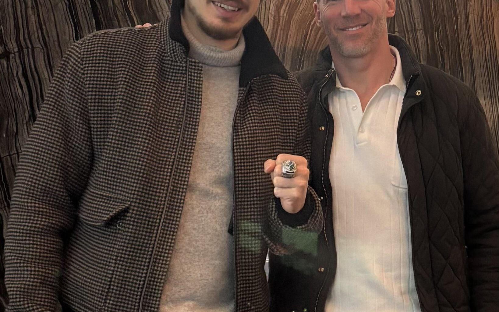 Arturs Silovs is back in Vancouver and shows off his brand new shiny Calder ring