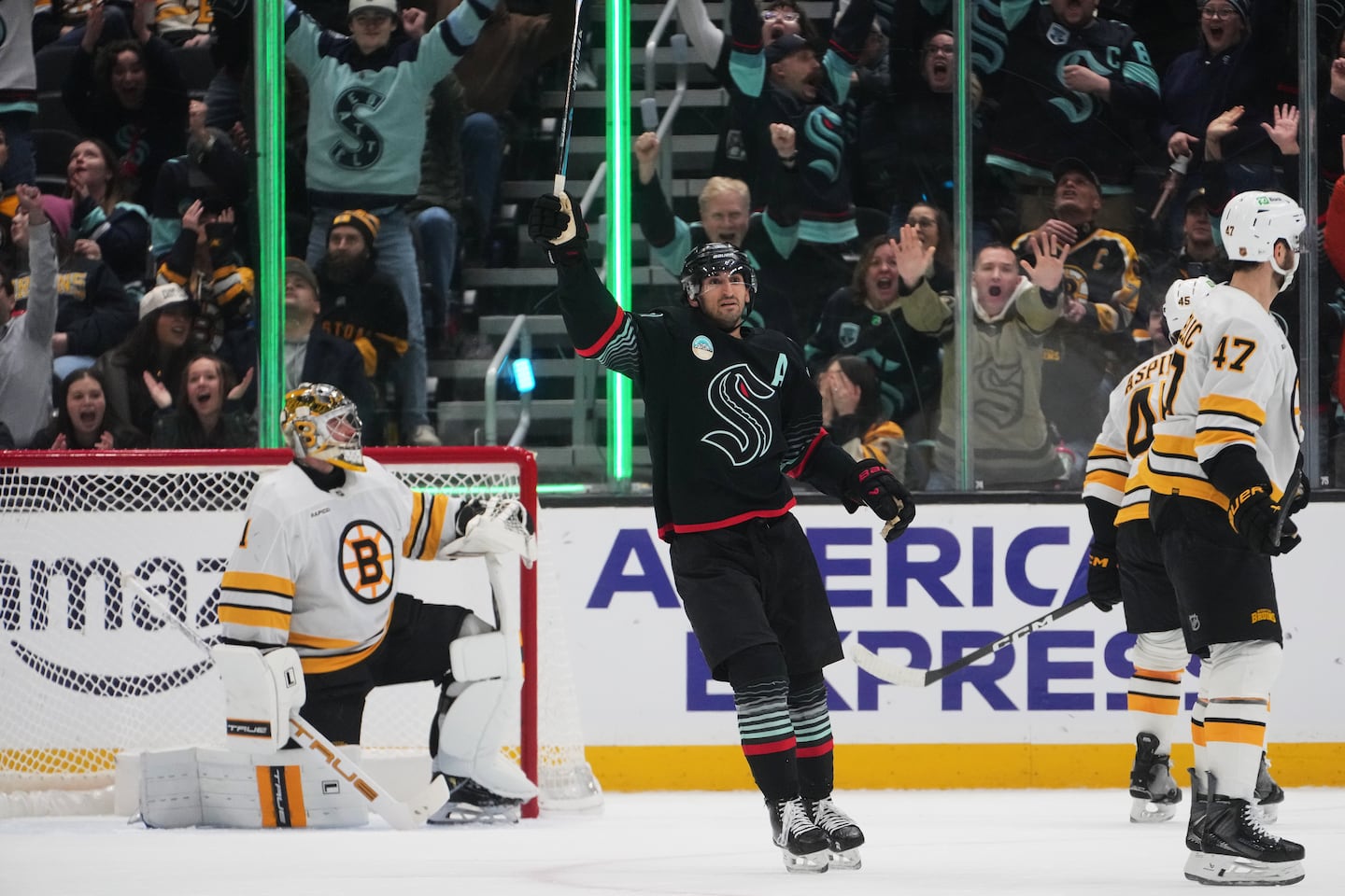Hingham native Matty Beniers (center) finished with two assists to help the Kraken beat his hometown Bruins on Tuesday night.