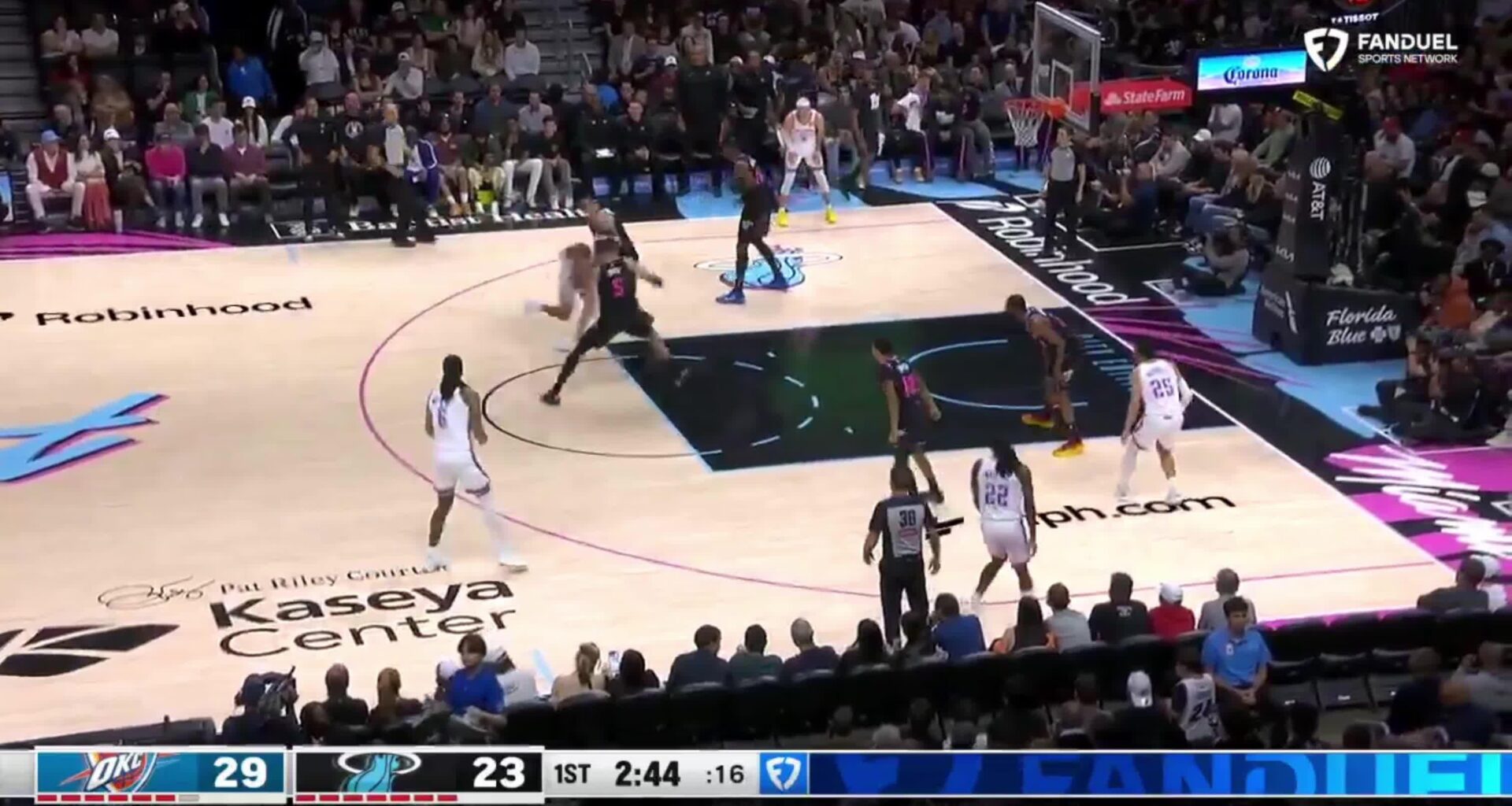 Shai barrels through 2 defenders for the tough layup!