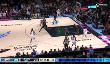 Shai barrels through 2 defenders for the tough layup!