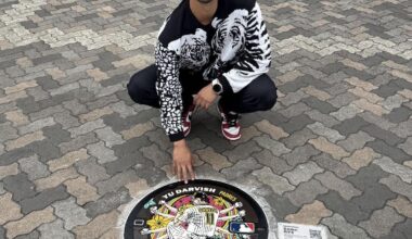 Yu Darvish visits his manhole cover in Osaka