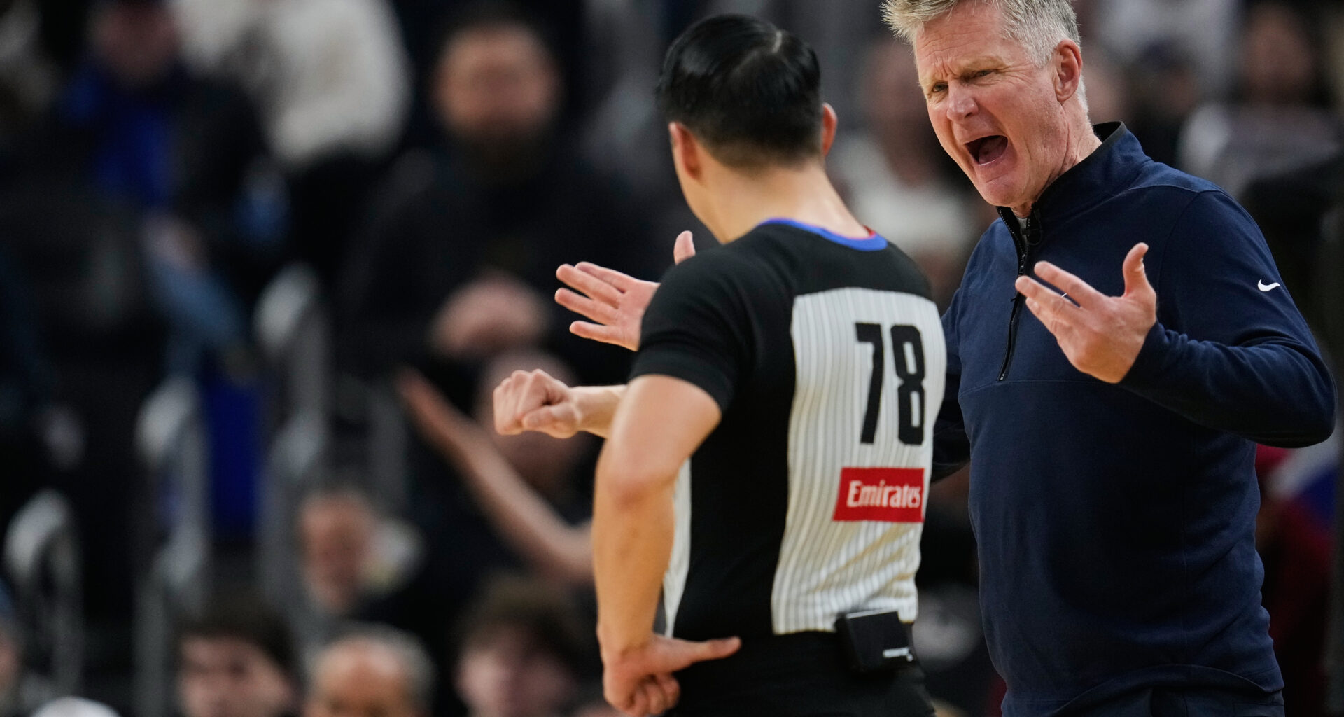 Warriors coach Steve Kerr ejected after heated exchange over no-call in 4th quarter