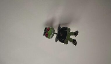 Stinger bobblehead pin