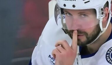 Kucherov showing the Hawks how many points they earned tonight