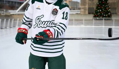 Iowa just dropped new unis ahead of Hockey Day Minnesota. Very clean!