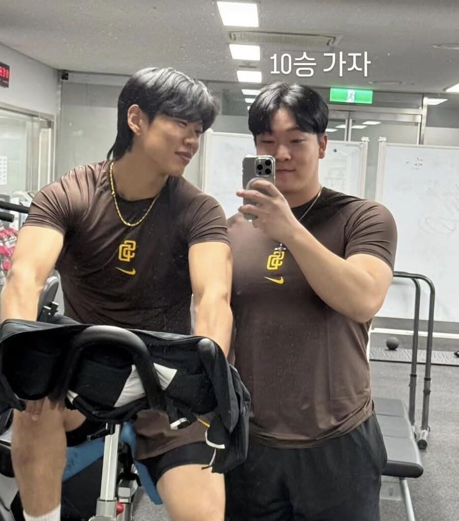 [ParkJu-seong] I'll be cheering you on from across the Pacific 🫰