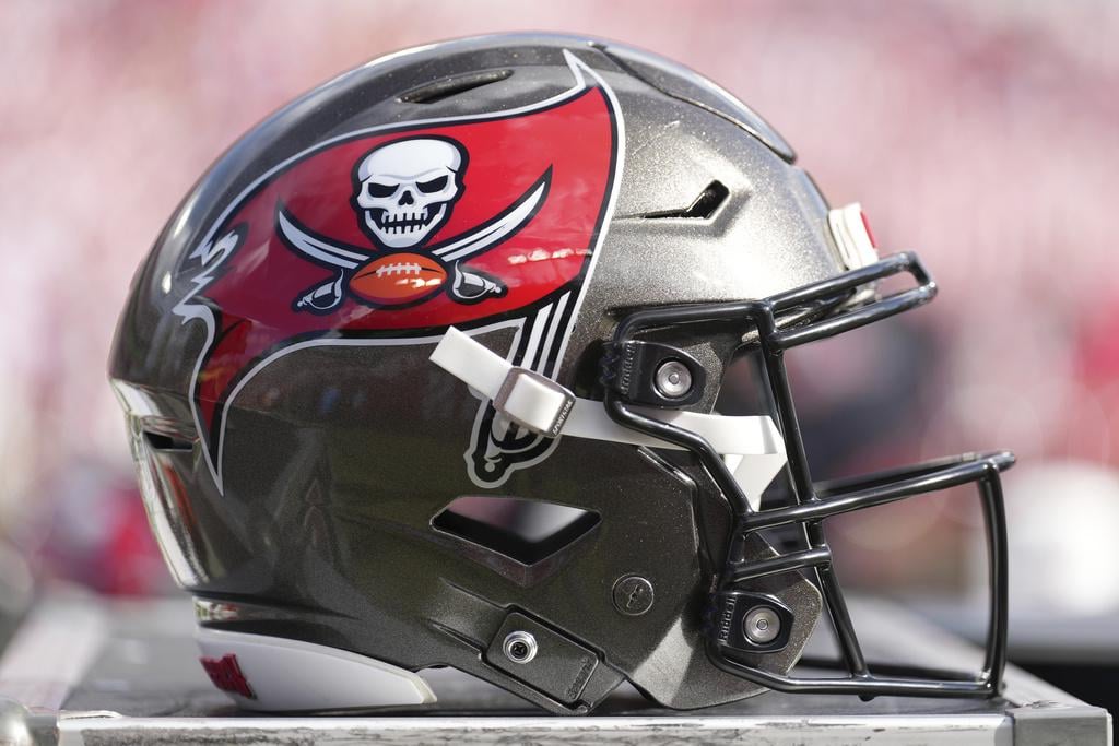 Former Bucs player dies of cardiac arrest 4 years after brother died same way