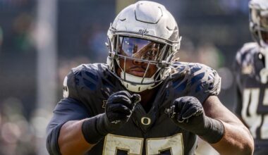 Oregon Ducks defensive lineman Xadavien Sims (88)