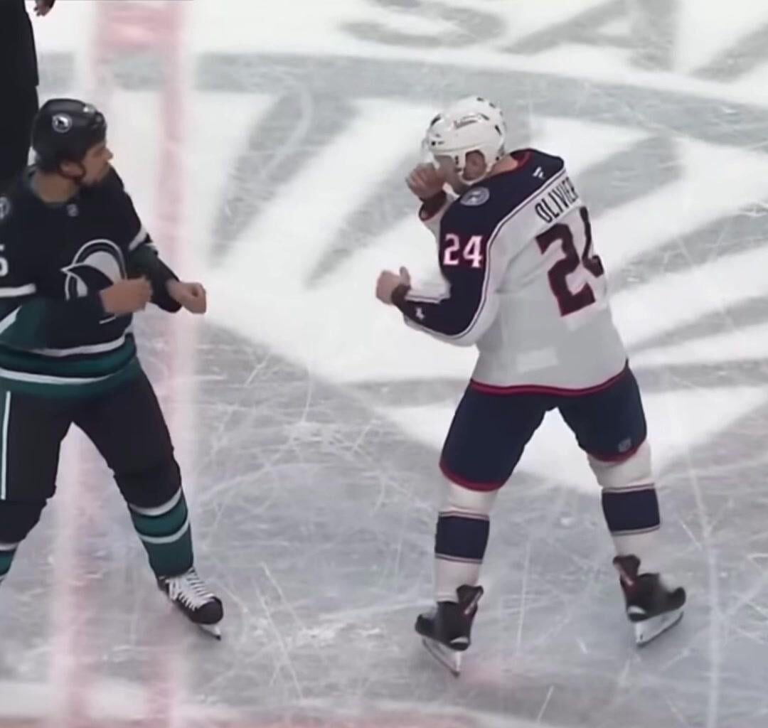 Ryan reaves getting his shit rocked an I’m a sharks fan