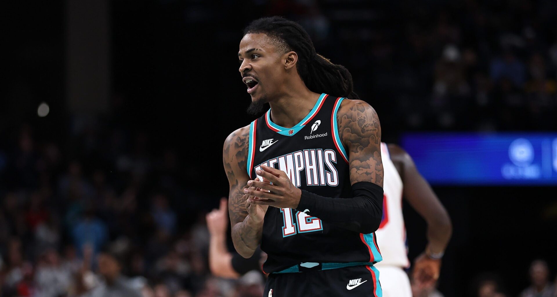 [Owczarski] The Milwaukee Bucks are interested in acquiring Ja Morant and continue to show interest in Zach LaVine.