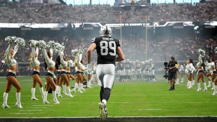 Patriots lost the tiebreaker to the Broncos for the 1 seed because of loss to Raiders 🤣