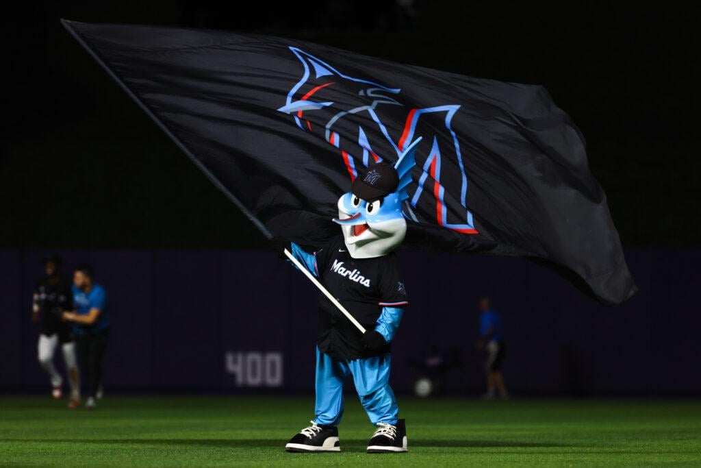 Marlins Acquire Prospect Carlos Martinez From Giants