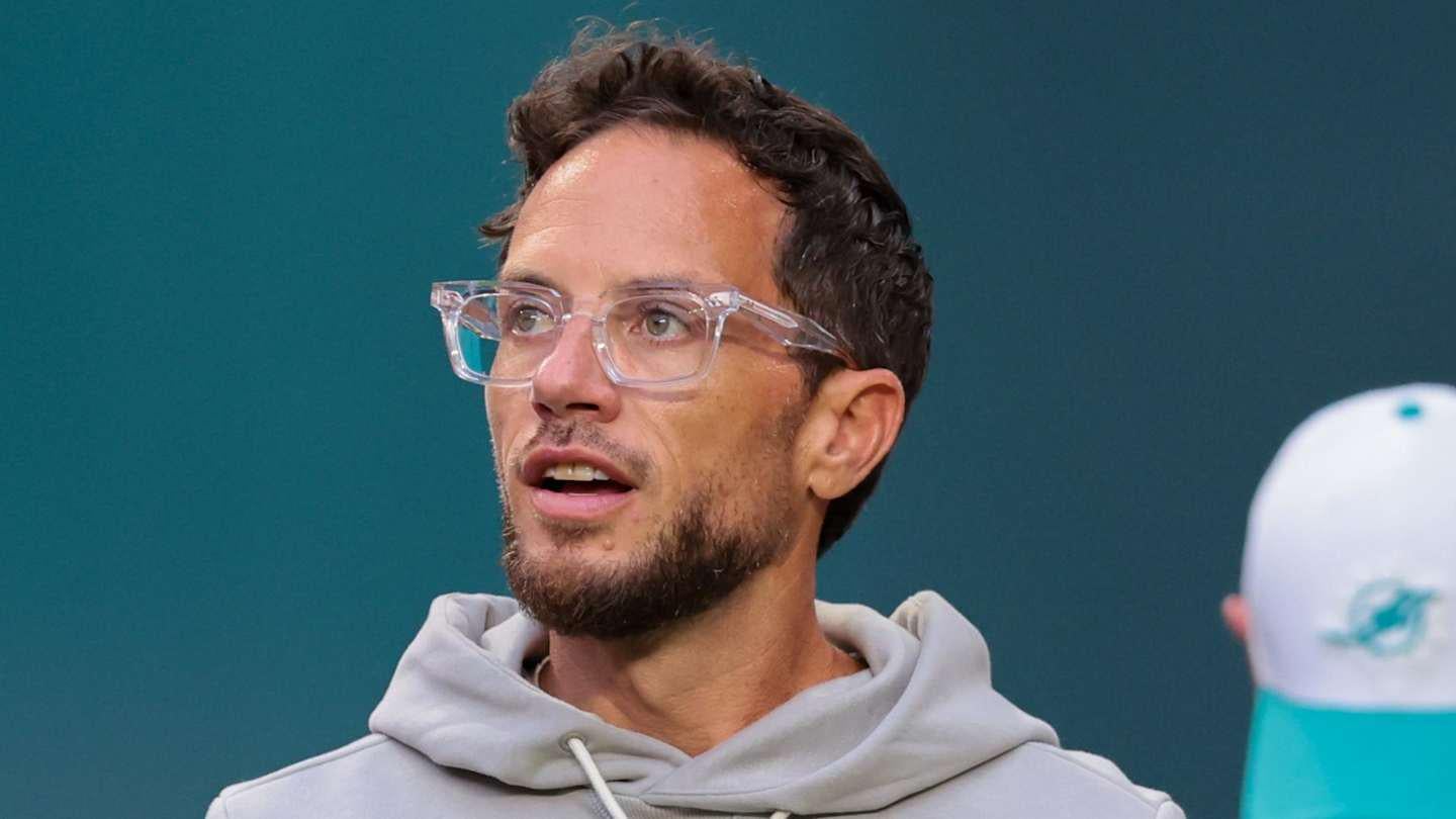 NFL insider leaning toward Mike McDaniel to Buccaneers