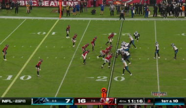 [Highlight] The legend, #54 recovers the fumble for the Bucs in the 4th quarter.