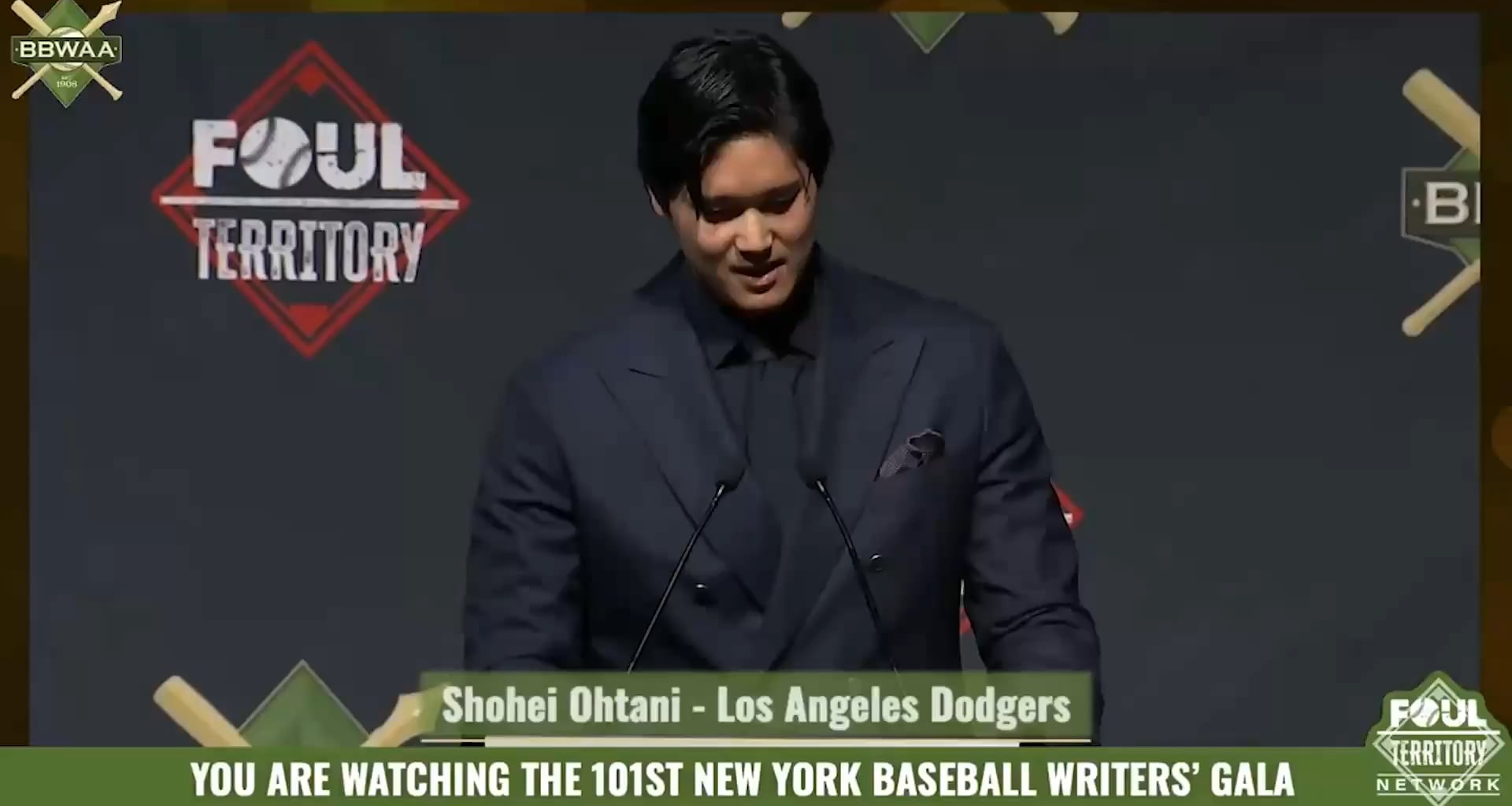 Shohei Ohtani accepts the NL MVP Award at the BBWA Award show, delivers 2 min+ speech in English