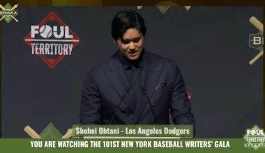 Shohei Ohtani accepts the NL MVP Award at the BBWA Award show, delivers 2 min+ speech in English