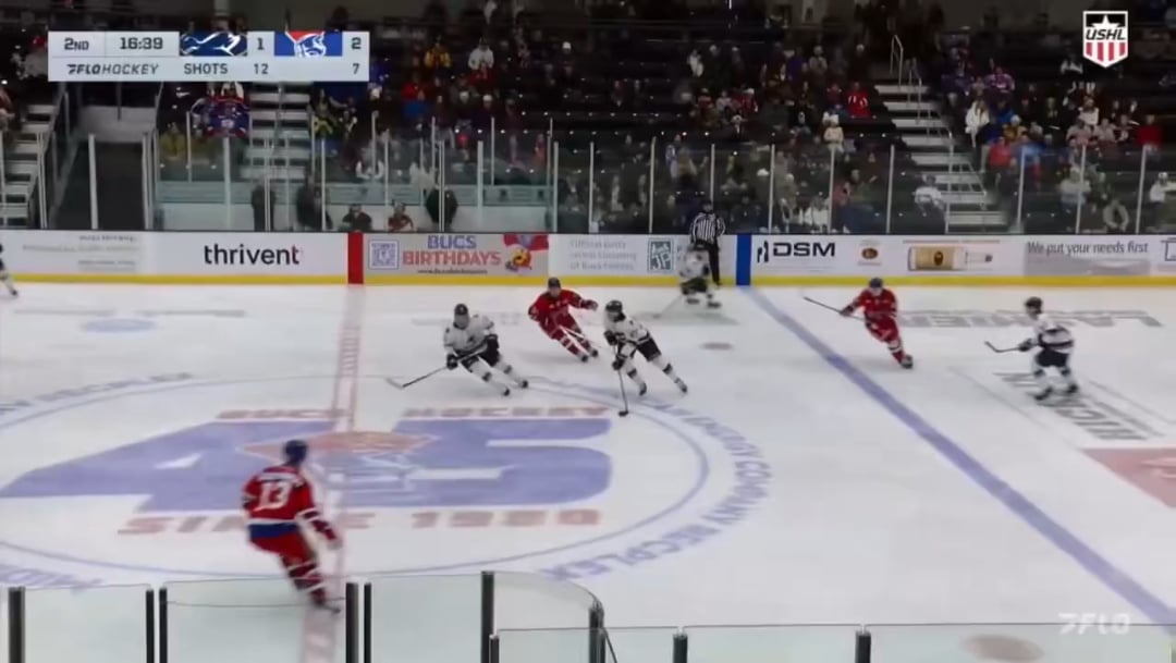 [LGRWProspects]Brent Solomon(4th round’25) 2 Goals(GWG) +/-0 3 SOG in a 5-4 OTW 1st ⭐️ of the game 2nd⭐️⭐️ of the night in the USHL. Incredible play in OT stay for the celebration.