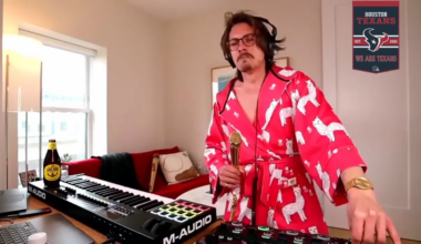 WAKE UP, IT'S GAMEDAY!