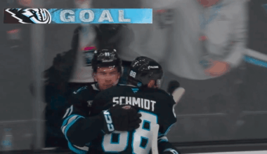 Dylan Guenther scores his 2nd goal of the night, 1:18 after his 1st to make it 3-0 Mammoth