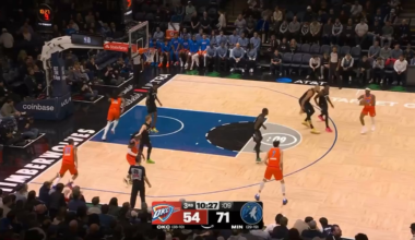 Julius Randle locks up Chet and Jaden throws it down on the other end