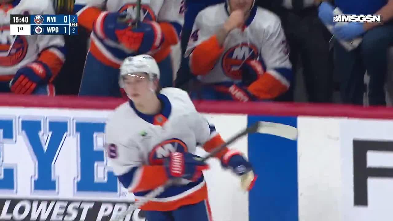 Matthew Schaefer had to leave the game due to a concussion spotter and he was a little confused with where to go.