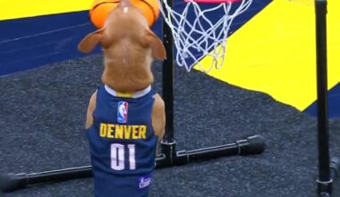 [Highlight] Scooby throws down a mean 360 dunk