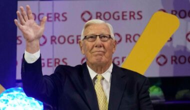 Bob Pulford, longtime Blackhawks exec, dead at 89