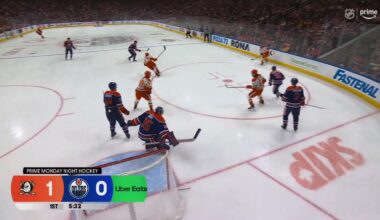 Tristan Jarry lost a skate blade and was flopping around all over the place but STILL made a save