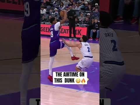 (NBA): Ace Bailey takes flight — a wild, sky‑walking dunk that shakes the arena.