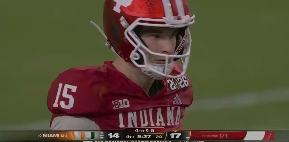 Mendoza gets the call to go for it on 4th and 5 in the National Championship and rushes for a TD