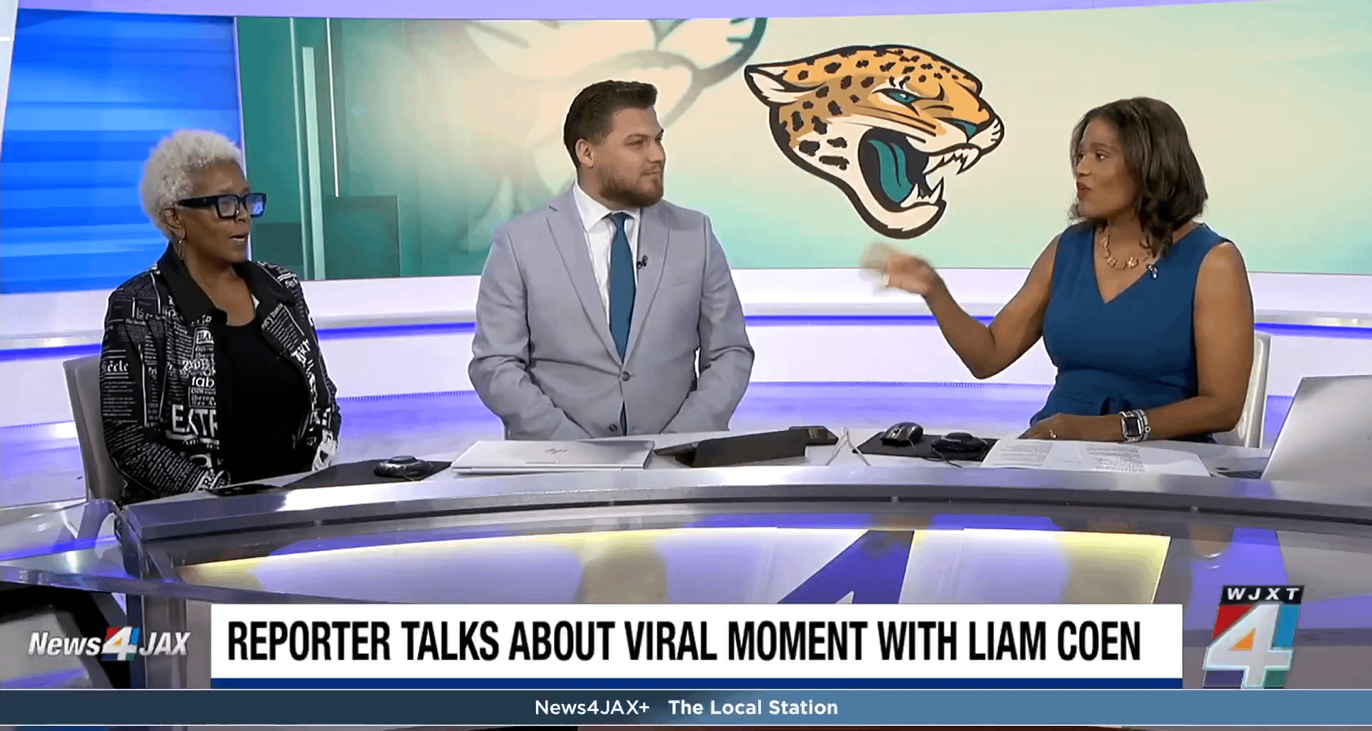 [Highlight] Reporter Lynn Jones on her viral interaction with Jaguars HC Liam Coen:

“He was totally immersed in his feelings. He had tears, he bit his lip. And the issue is the question… My question was, ‘Keep your head up, young man.’” 

She then defends herself:
