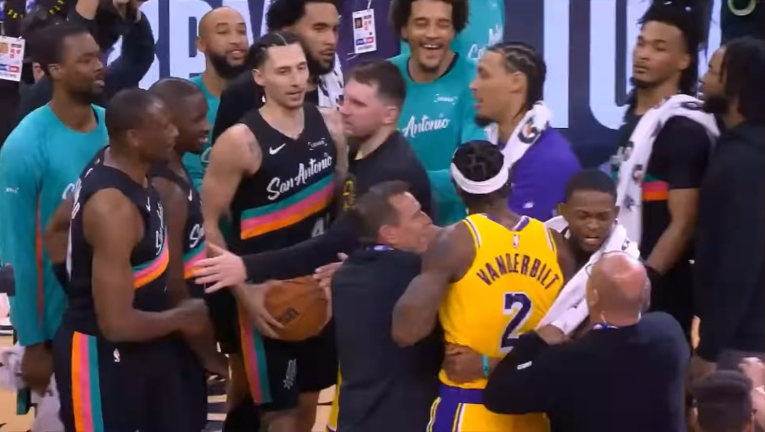 Everybody gangsta till Bismack Biyombo walk in 👀