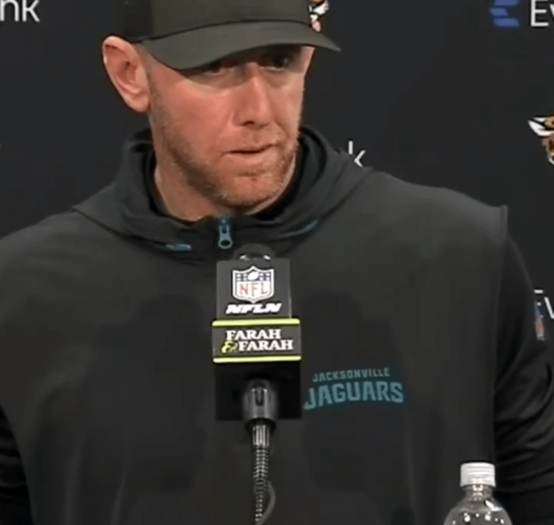[Highlight] Awesome post-game exchange between a reporter and Jaguars HC Liam Coen