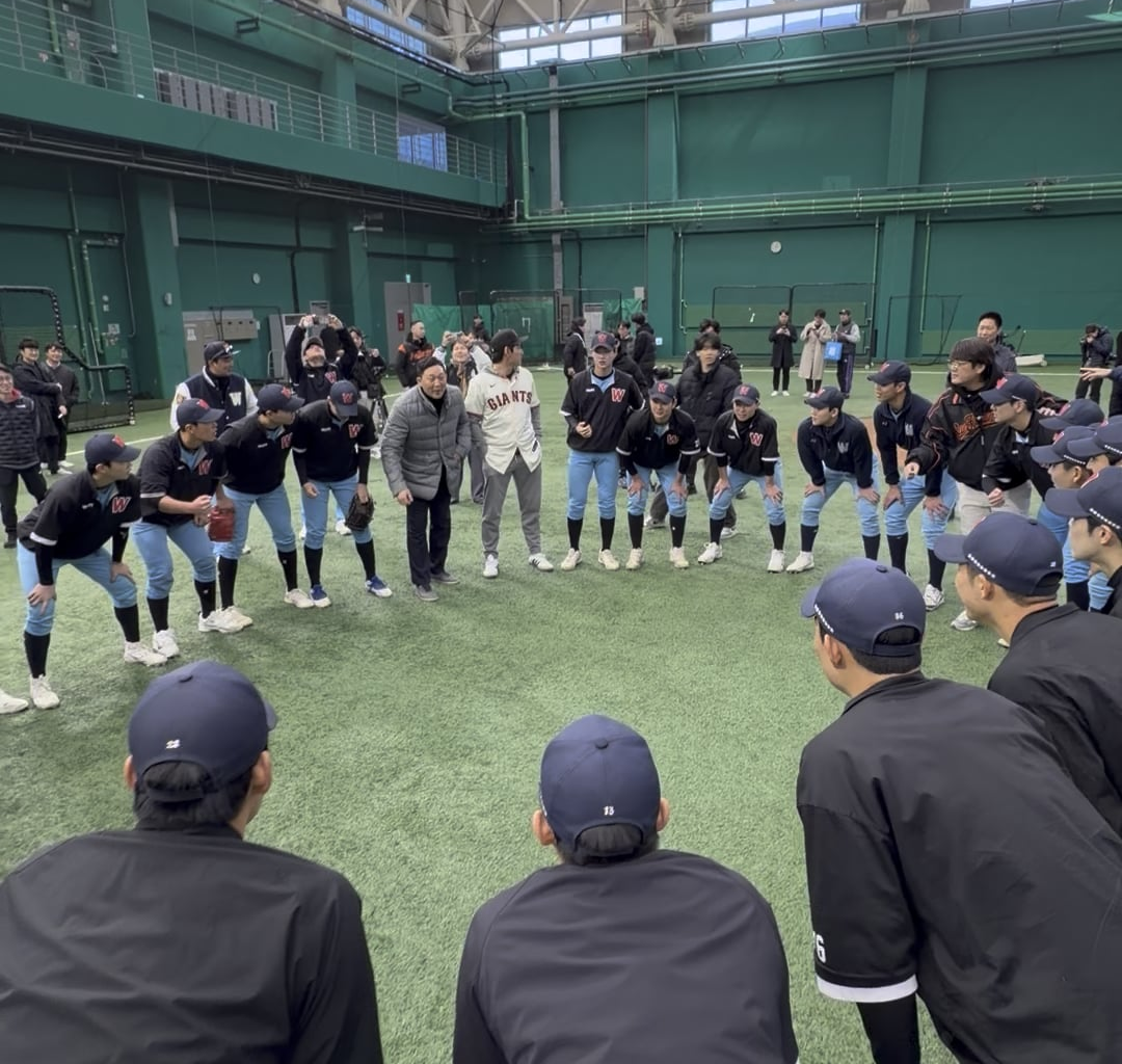Jung Hoo Lee joins players from his alma mater, Whimoon High School, in their team cheer