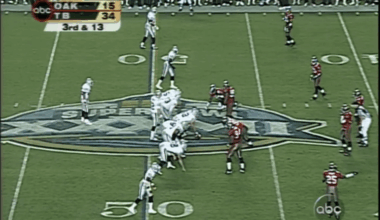 [Highlight] 40 year old Jerry Rice scores a TD in the Super Bowl 23 years ago (Jan 26, 2003).