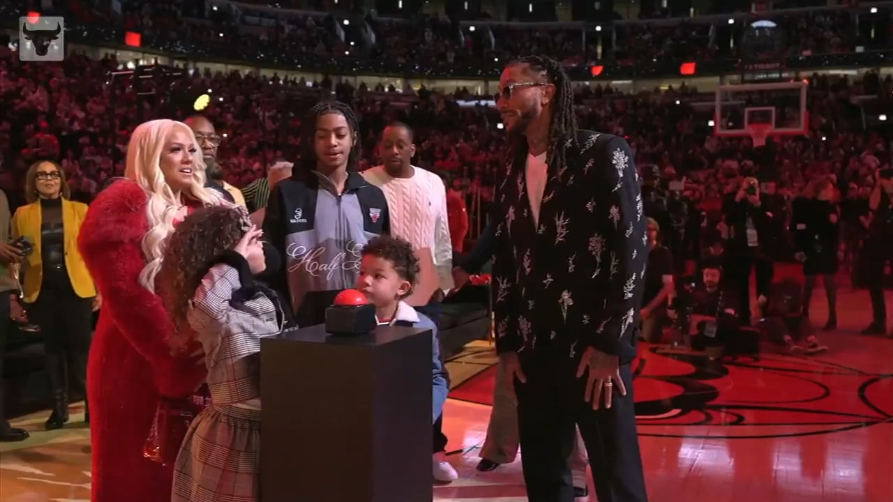 The moment Derrick Rose's banner was officially retired