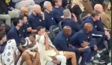 Jimmy and Steph were cracking up after Buddy got dunked on 😭😭😭