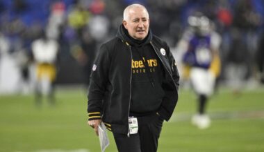 [Garafolo] The #Buccaneers are hiring veteran special teams coordinator Danny Smith, sources tell me and @RapSheet. Now 50 years into his coaching career, Smith is still going and still considered one of the best in the biz. On to Tampa for the 72-year-old, gum-chewing Smith.