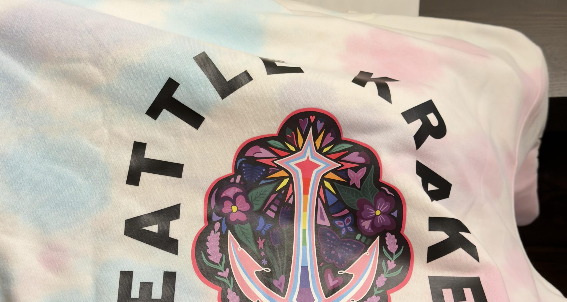 Did anyone else receive la Pride crew neck and the image was wrong?