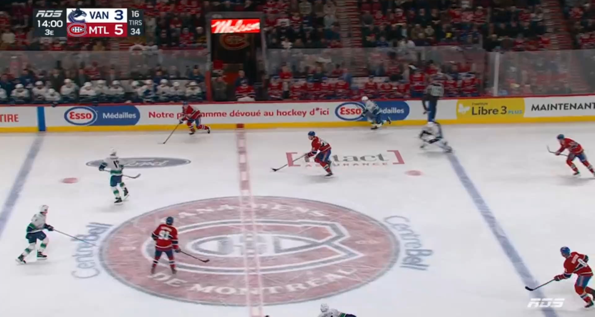 Oliver Kapanen keeps the momentum going and makes it 6-3 for Montreal