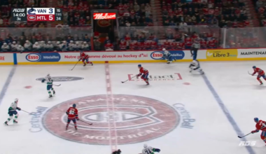 Oliver Kapanen keeps the momentum going and makes it 6-3 for Montreal