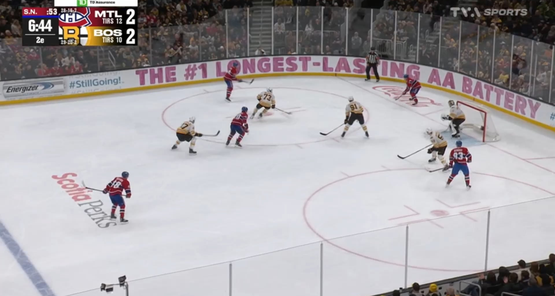 Cole Caufield completes the hat trick as he gives the lead to his team for the third time tonight