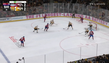 Cole Caufield completes the hat trick as he gives the lead to his team for the third time tonight