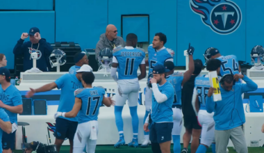 [Titans] Mic'd up with @elicayomanor presented by @Verizon